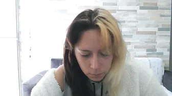 hot_mommymia 04-Oct-25
