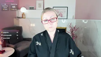 Alexandra_kind curvy posing on webcam