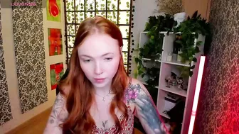Maya_light on live cam 06 October 2025