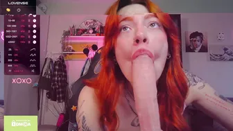 Ur_olivia posing on cam 06-Oct-25