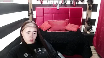 marian_ran_ squirt posing on cam