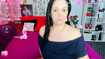 iribabe69 sex chat posing on webcam