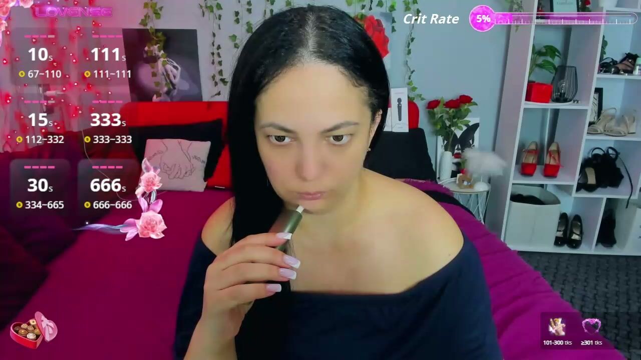 iribabe69 sex chat posing on webcam