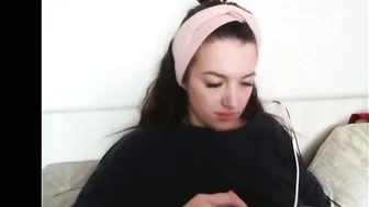 elisa_dove208 posing on webcam (10/07/2025)