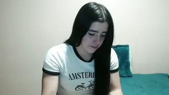 zoe_mill33r webcam (10-08-2025)