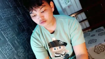 Rnl_cum asian posing on webcam