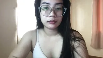 Jessalicious_143 posing on webcam 09 October 2025
