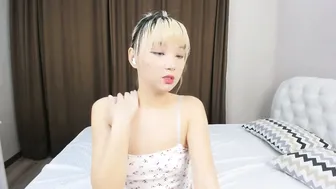 milla_waves webcam video 10/09/2025