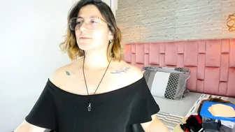 sarahdeyvis webcam - (10-10-2025)
