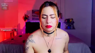 Dulce_charlottee atm posing on webcam