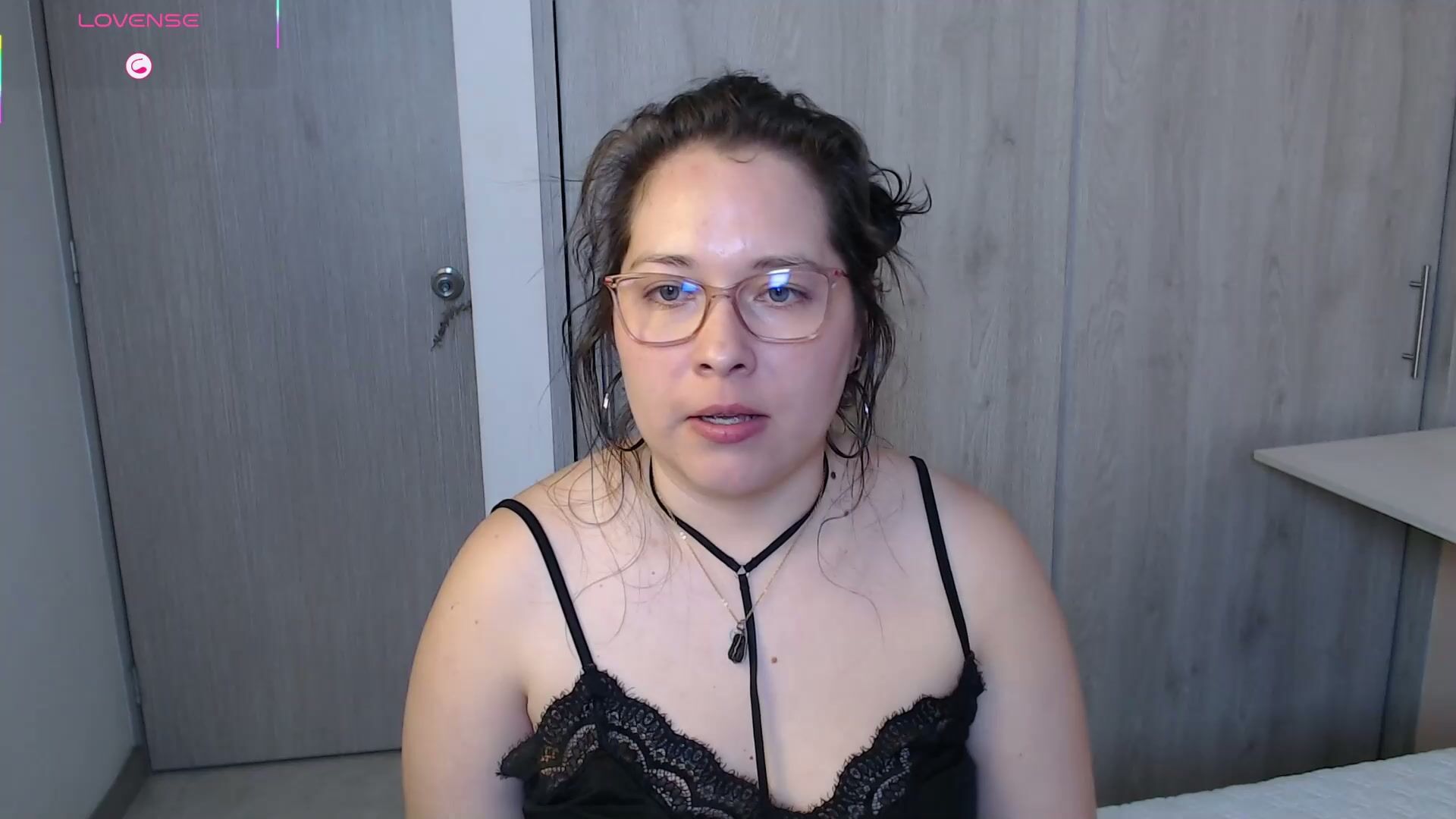 may_bloom live cam show 11 October 2025