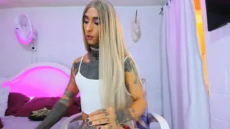 Drippyorlove bigboobs posing on webcam