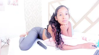 Amberr_sweet_ posing on webcam (10/12/2025)