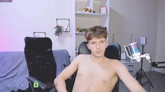 Travis_wolf_ amateur webcam video (10/12/2025)