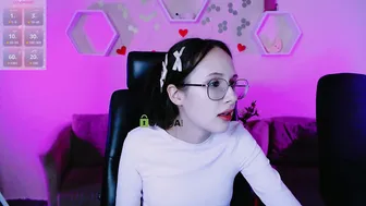 mona_cloud 12-Oct-25 cam girl