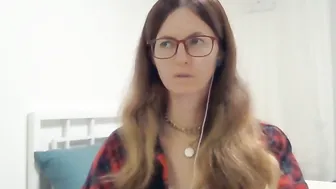 valerie_rose777 shy 13-Oct-2025