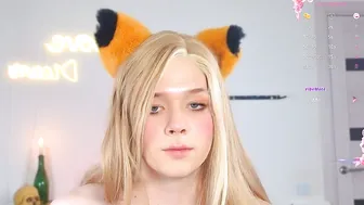 _yourfoxy_ lovense on cam