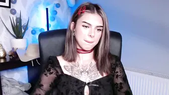 nova_sin young on webcam