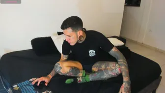 Jhonny_ackerman tattoo webcam chat