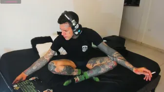 Jhonny_ackerman tattoo webcam chat
