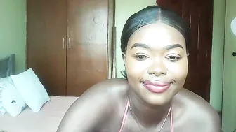 Moch4_merylin naked on cam 10-14-2025