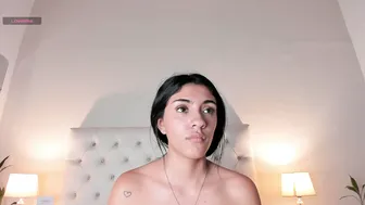 perla_giraldo posing on cam (10-14-2025)