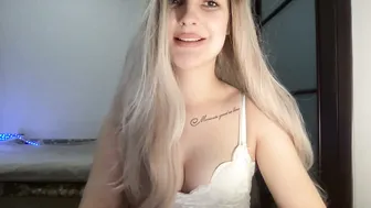 playfuldoll18 flirt cam girl