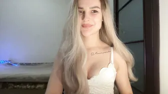 playfuldoll18 flirt cam girl