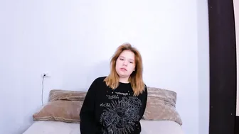mina27372 posing on cam cam chat