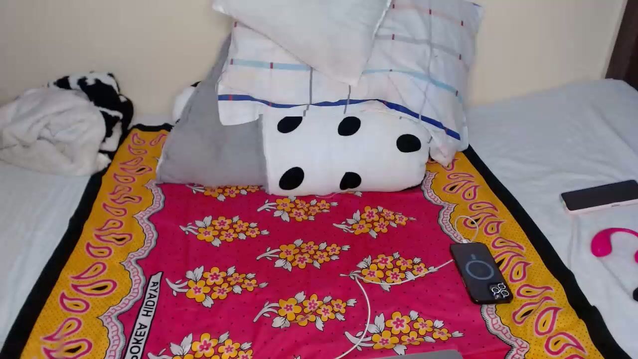Baddie_caramell video cam porn (10/15/2025)