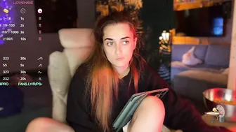 Ps6pro posing on cam 15-Oct-2025