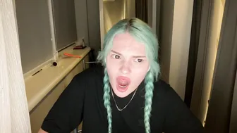 Ice_kitten webcam video (04-16-2025)