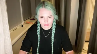 Ice_kitten webcam video (04-16-2025)