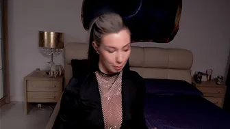 Foxydevilish flexible - (04-20-2025)
