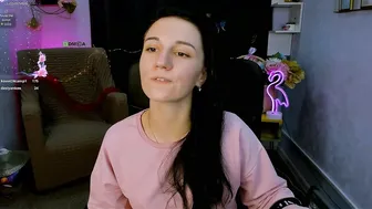 lia_sunset posing on cam 10/16/2025