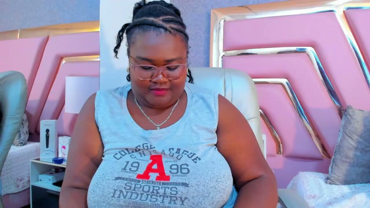 britannyjhonson posing on cam 10/16/2025