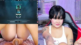 Petitesally_ posing on cam - 10/16/2025