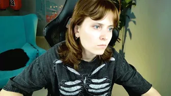 Lolaasmus posing on cam 16-Oct-25