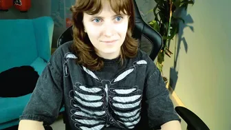 Lolaasmus posing on cam 16-Oct-25