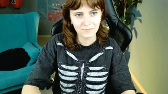 Lolaasmus posing on cam 16-Oct-25