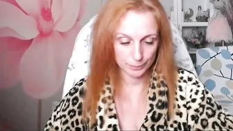denhiey_here posing on webcam 16-Oct-25