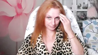 denhiey_here posing on webcam 16-Oct-25