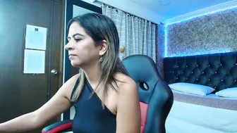 stella_xue webcam 17-Oct-25