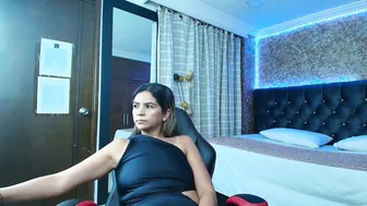 stella_xue webcam 17-Oct-25