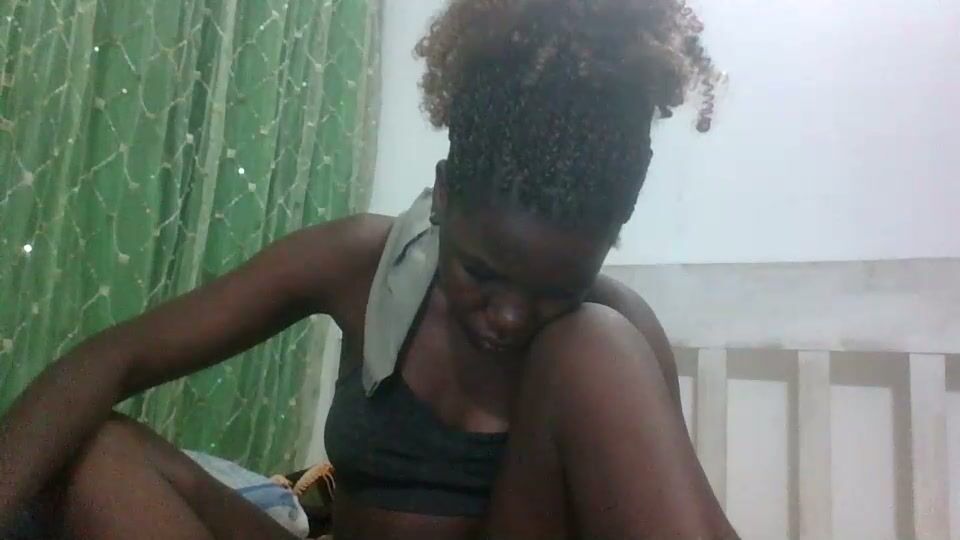 Petitesweetchiq horny amateur video 17-Oct-2025