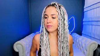 roxy_mars posing on cam 10-17-2025