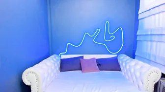 roxy_mars posing on cam 10-17-2025