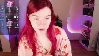 Strawberry_juli smalltits naked on cam