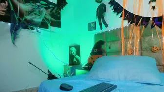 mia_0_ posing on cam 17-Oct-25