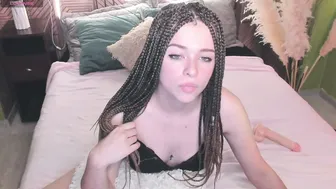 hypequeen_ webcam (10/18/2025)
